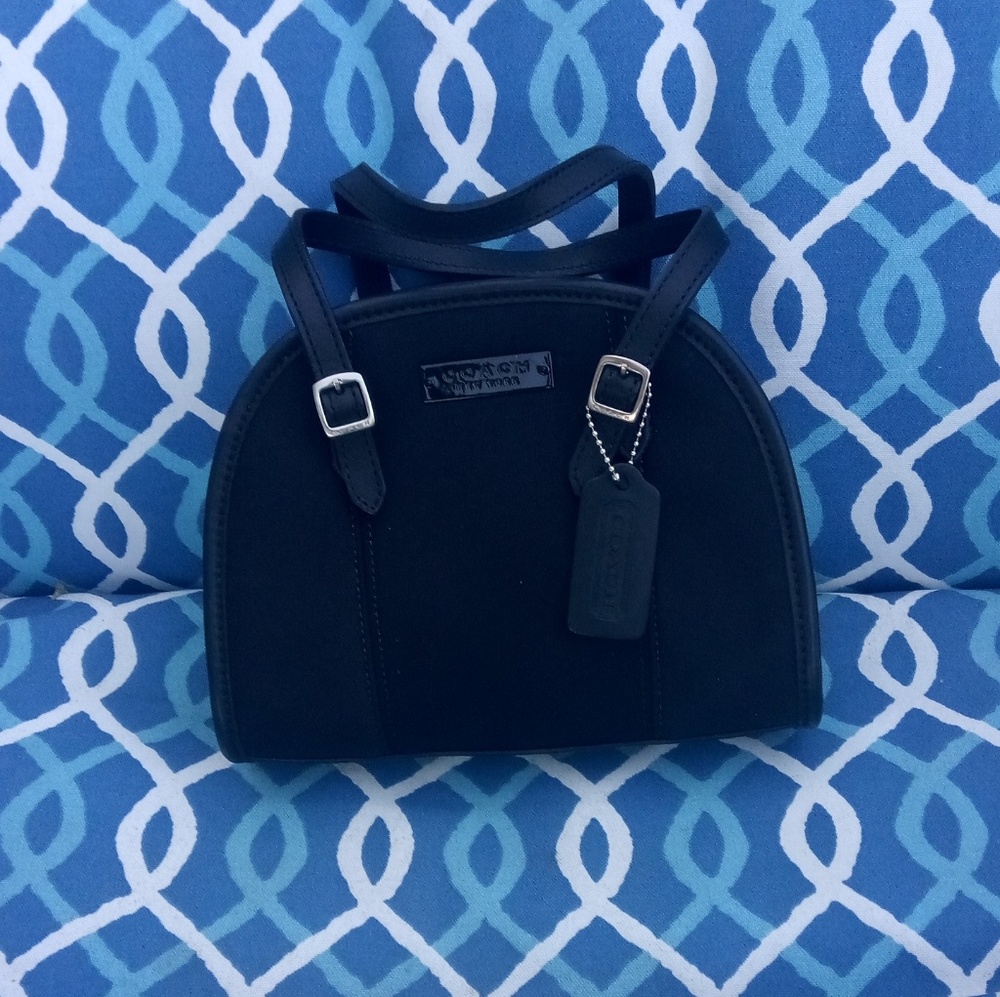 💕 Final drop!  Coach toiletry bag 💕